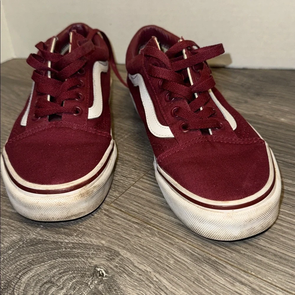Vans Old Skool Low-Top Sneakers in Burgundy and White - Picture 3 of 4